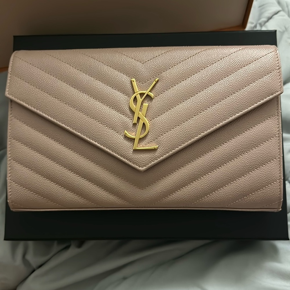 YSL CLASSIC CASSANDRE CHAIN WALLET IN GRAIN DE POUDRE LEATHER